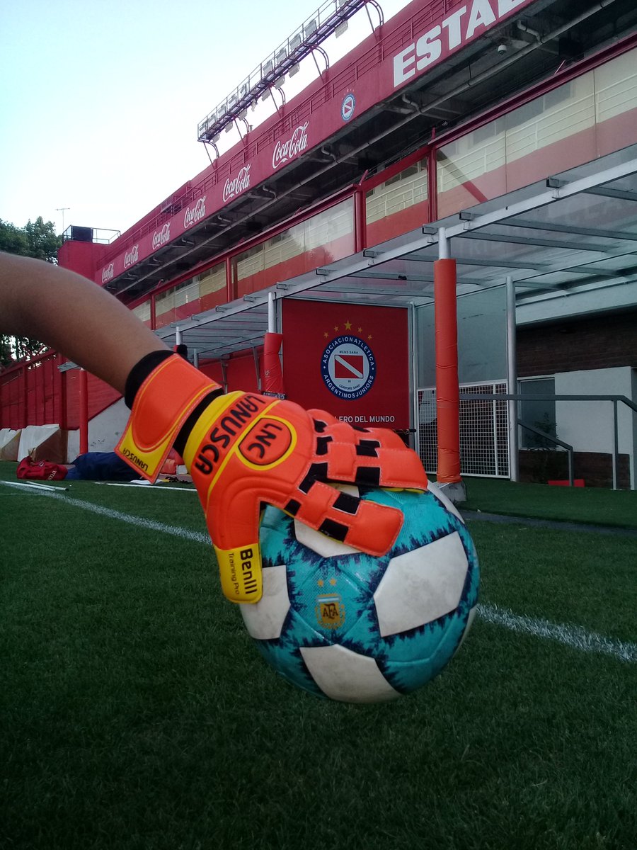 Tattu_G's tweet photo. Extrañando estar con vos⚽️🥅 🥺🥺
#lanuscagoalkeeperglove #lanusca #aaaj #argentinosjuniors #dam #estadiodiegoarmandomaradona #semillerodelmundo https://t.co/AqEYfkqvku