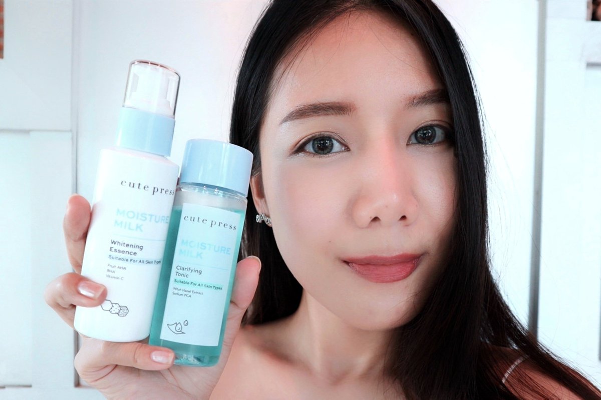 inkmaya's tweet image. ใครชอบนมๆบำรุงผิว แนะนำ #CutePress #MoistureMilk ผิวหน้านุ่มเนียน ชุ่มชื่น 
🔹Clarifying Tonic โทนเนอร์เช็ดเช้า-เย็น ขจัดสิ่งสกปรกบนผิวหน้าเกลี้ยง ผิวไม่แห้งเอี้ยด ชุ่มชื่น รูขุมขนกระชับขึ้น
🔹Whitening Essence เนื้อโลชั่นแบบน้ำนมเลย ซึมไวแต่รู้สึกผิวชุ่มชื่นนาน ดูกระจ่างใส