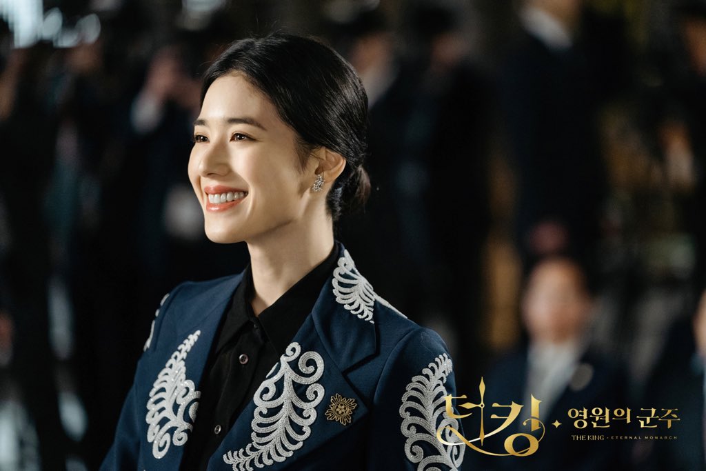 thekingkdrama's tweet photo. Lets all appreciate #TheKingEternalMonarch’s villain character with their visual and style #JungEunChae #LeeJungJin 

#TheKingEternalMonarchep16 #TheKingEternalMonarchFinale https://t.co/BFQGuMf0F6