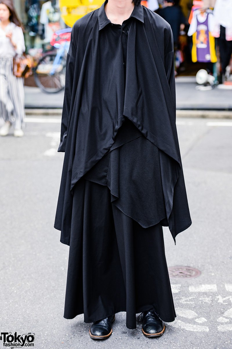 21-year-old Ryo wearing a minimalist monochrome Japanese street