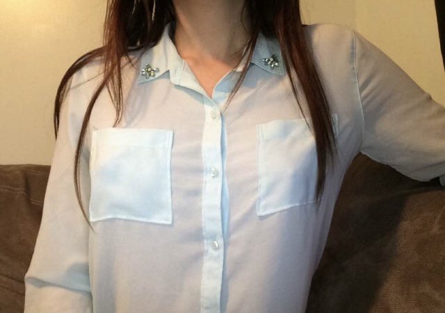 lisarodri99's tweet photo. I love button up shirts! #tities #booty #dmme https://t.co/7MESAfD5f3