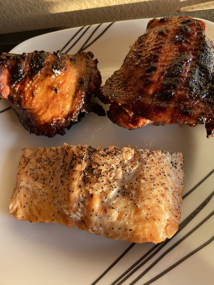 choppysbbq's tweet photo. Choooowwww! Some #choppysbbq LA inspired beer and brown sugar #chicken &amp; #salmon smoked with apple wood chips 🐷🔪 https://t.co/IPJl8whKet