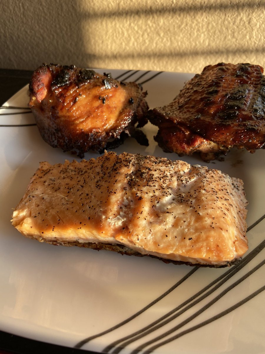 choppysbbq's tweet photo. Choooowwww! Some #choppysbbq LA inspired beer and brown sugar #chicken &amp; #salmon smoked with apple wood chips 🐷🔪 https://t.co/IPJl8whKet