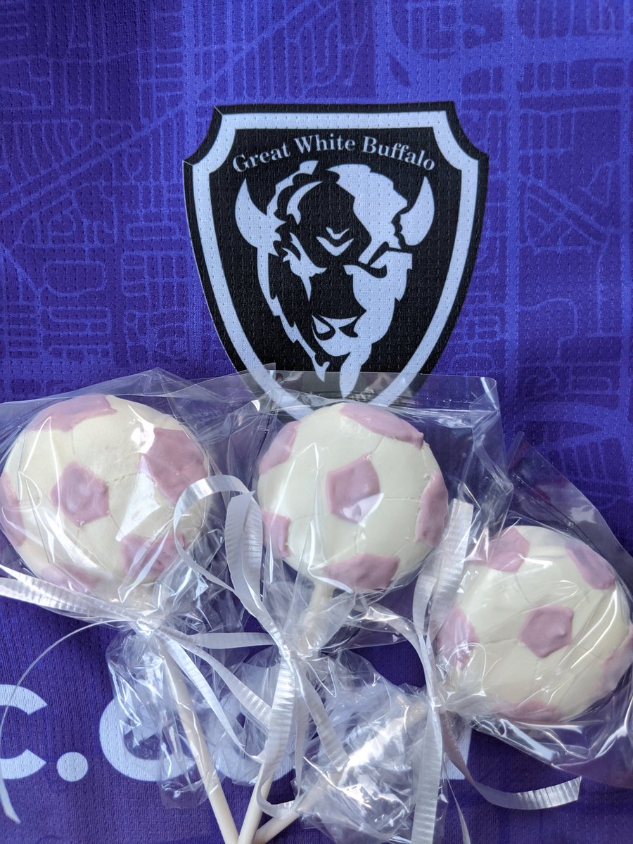BBuff24's tweet photo. Thank you to @ctree24 for these awesome @GreatWhiteBflo themed birthday cake pops today!!! #GWBrep https://t.co/44v35G4YbI