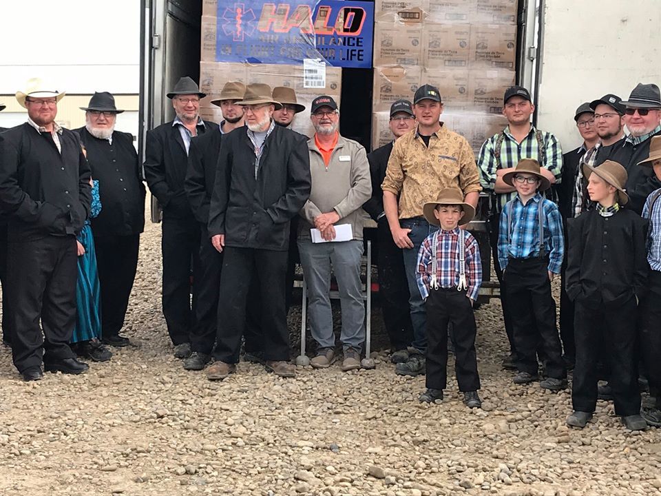 return2rural's tweet photo. What a great community we live in!
So many Hutterite colonies across Southern Alberta came together on Free Fry Day morning to make a joint donation to the amount of nearly $50,000 to HALO!
#R2RWeekendRecaps #R2R #Alberta #Return2Rural #SaveHALO
https://t.co/vew84F3msc https://t.co/o4fY3Y7EmU