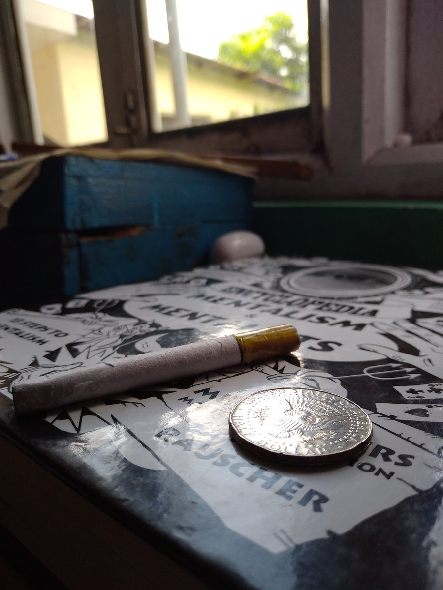 Admagic321's tweet image. A magician weapons
#coinmagic #ciggratemagic #magic #mondaythoughts #MondayMotivation #GodMorningMonday #eachonereachone #Destiny #Entertainment #ArtistOnTwitter #artshare #talent #Wizard #magicians #halfdoller