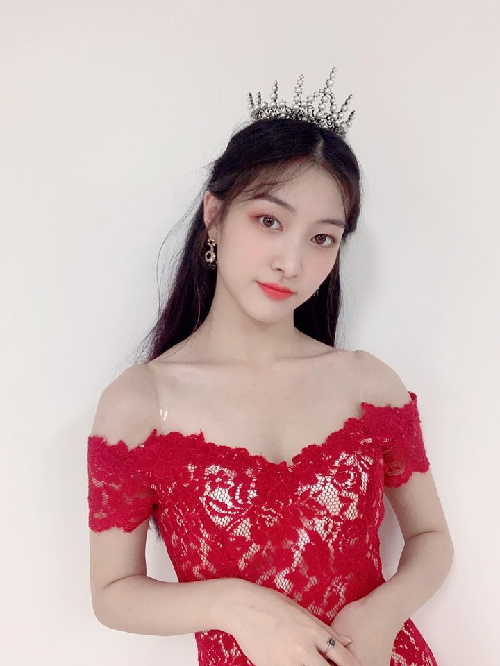 RedSquare_CR_FC's tweet photo. [#TWITTRR] 

[#BOMIN]
 
¡¡¡Lunes fightingㅠㅠ😭!!! Los echo de menos. Resiste (el día) pensando en mí 

#REDSQUARE #레드스퀘어 #채아 #PREQUEL #프리퀄 #aboutent #어바웃이엔티 #KPOP #IDOL #GIRLGROUP 

cr. RedSquareGlobal 
🌹❤️𝑹𝒆𝒅 𝑺𝒒𝒖𝒂𝒓𝒆 𝑪𝒐𝒔𝒕𝒂 𝑹𝒊𝒄𝒂🌹❤️ https://t.co/epsEmYkeUJ