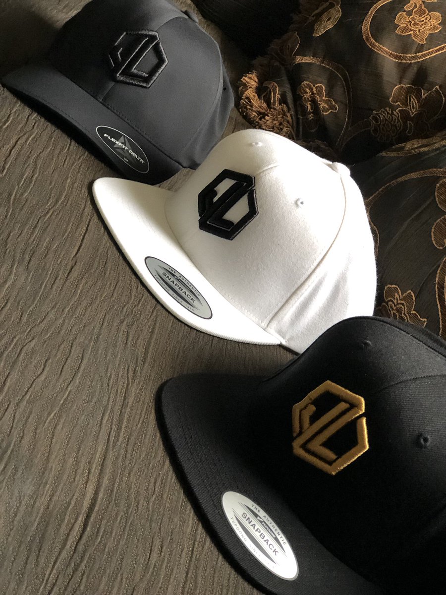jlcapsmx's tweet photo. Inicio de un nuevo proyecto, Venta de gorras JL a $550 + envió. (Sobre pedido). Colores: Negro, Rojo, Azul, Gris, Tinto, Camuflajeada y Blanco. https://t.co/6dIWPtD53C