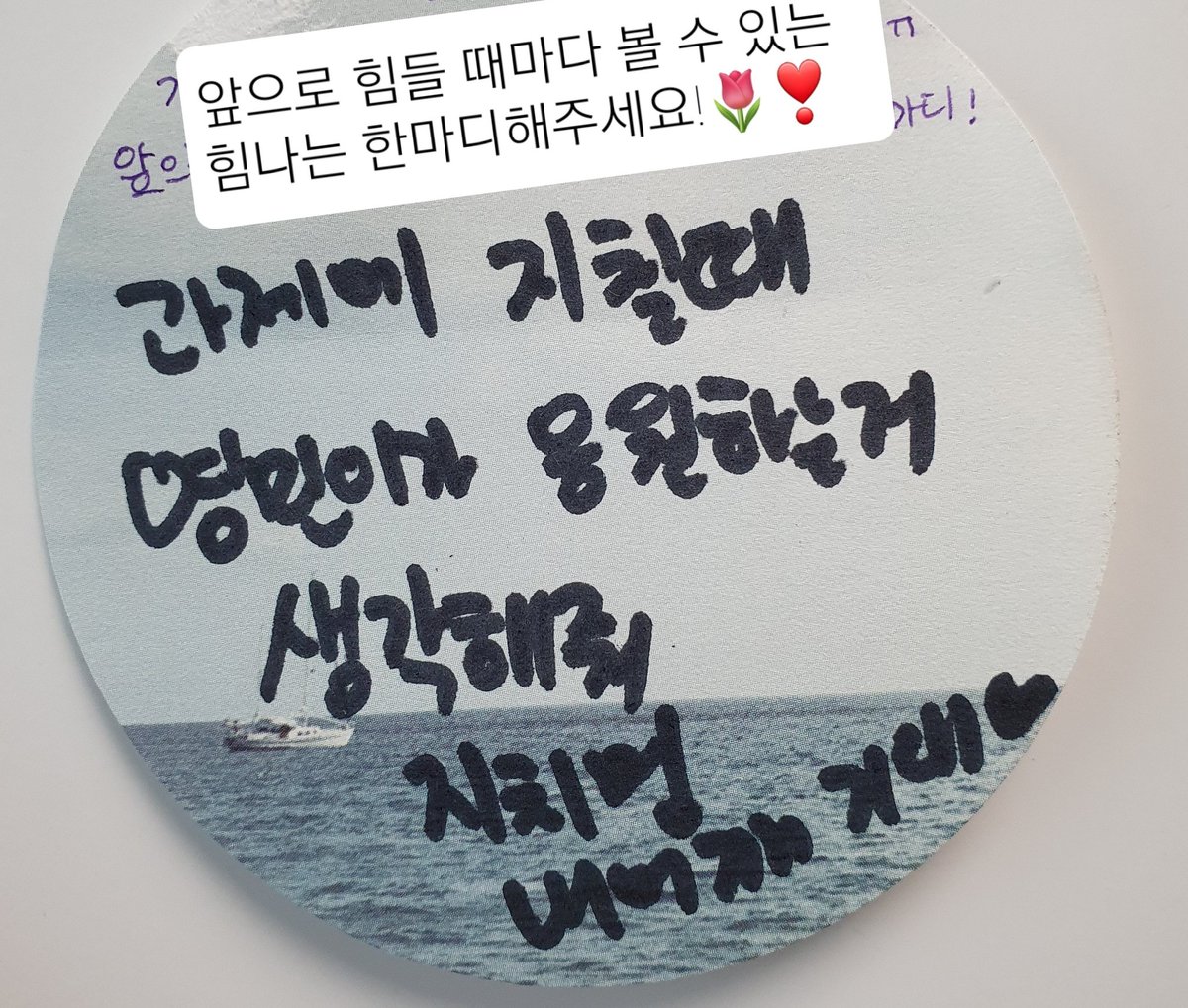 Zsss1225's tweet photo. 팬싸에서 작은 포잇에도 꾸역꾸역 하고싶은말 예쁘게 적어주던 모습이 기억남

 본인이 운동해서 어깨 키울테니까 자기 어깨에 기대라던 영미니에게  엇..거기서 더 키워요? 라고 했을때 어깨 으쓱거리며 예쁘게 웃으면서 고개 끄덕이던 게 아직도 너무 선명해
#임영민 #임영민사랑해 #임영민_사랑해 https://t.co/4mXWwNI260