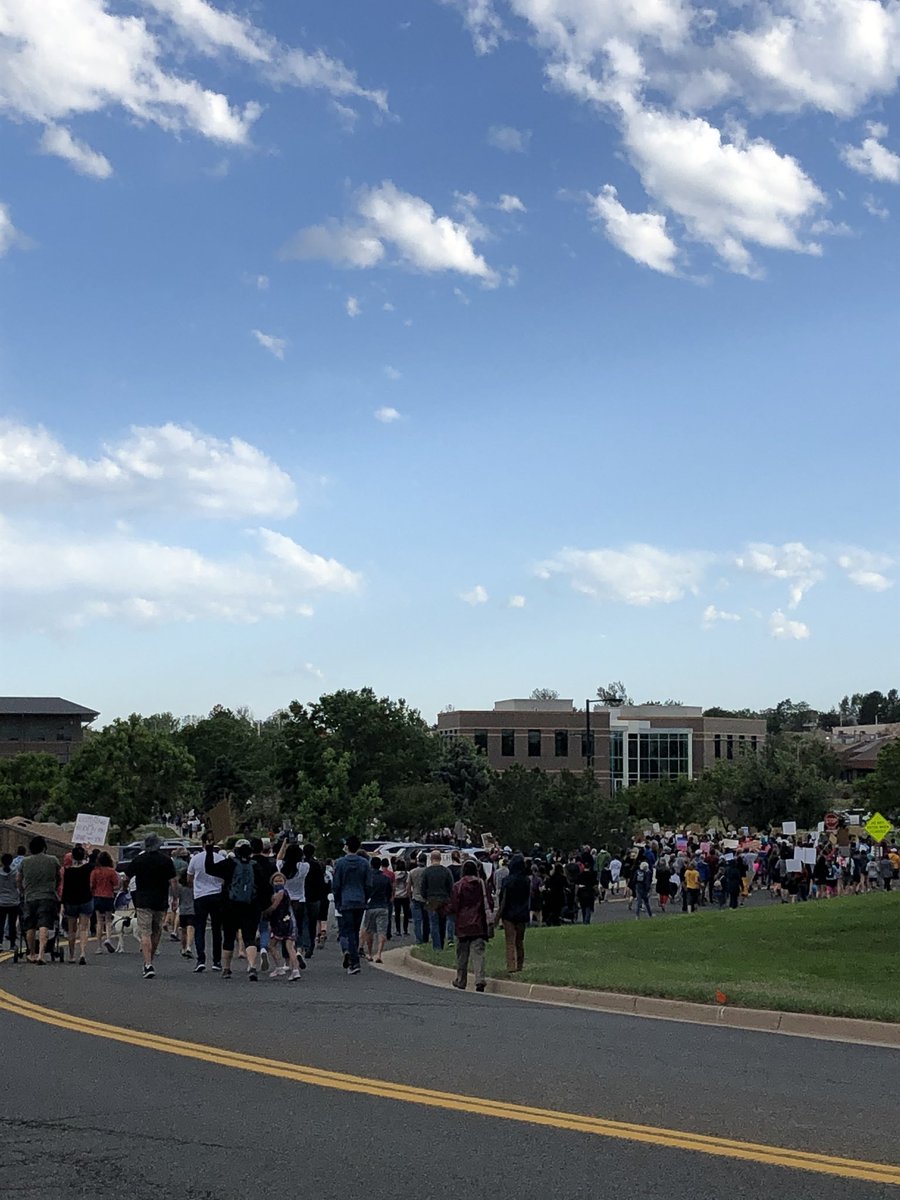 Jennifer_Rios's tweet photo. Broomfield police estimate there could be as many as 600 at the event tonight. https://t.co/AxuTct5KWO