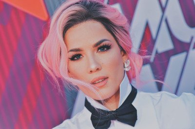 Пародии розовое. Pink . Холзи. Холзи 2021. Halsey певица. Halsey Pink hair.