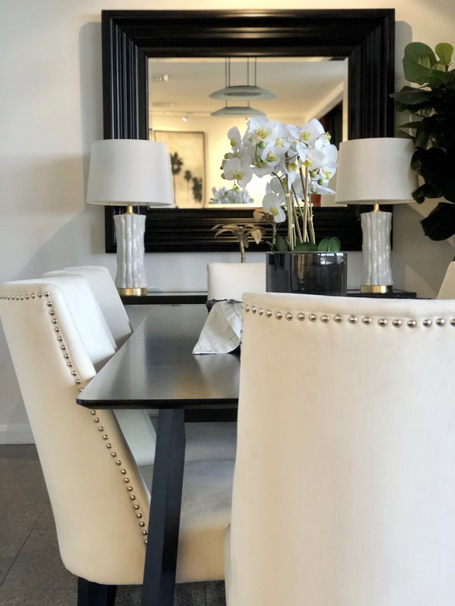 FurnishFinish's tweet photo. MIX // Adding a touch of luxury to this dining room by mixing textures &amp; materials to create depth and contrast. https://t.co/PAQPRM4Tx9