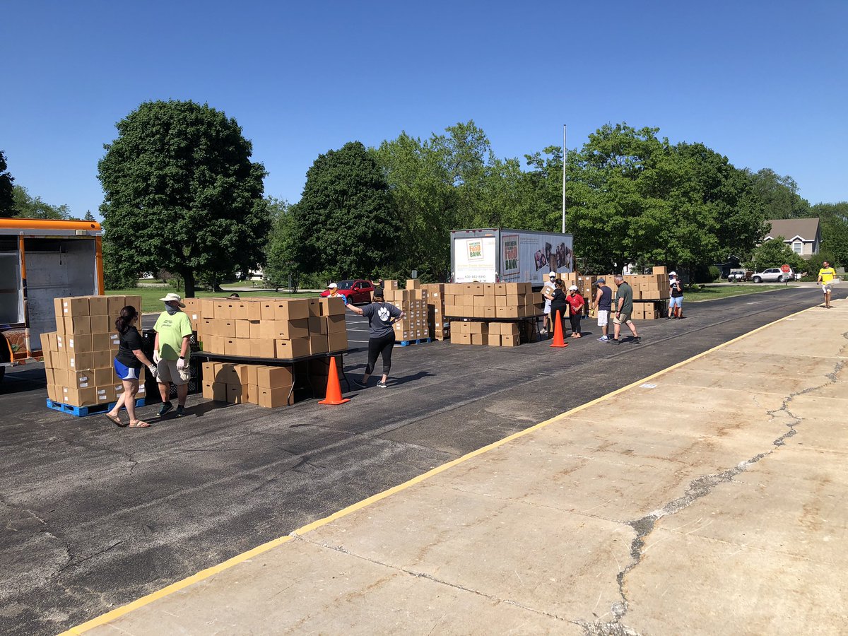 Daisy Carrera (@daisycarrera__) on Twitter photo Thank You <a href="/ILfoodbank/">Northern IL Food Bank</a> for allowing us to provide meals to families in our Mundelein Community today! #D76Diamonds #Teamwork Thank You <a href="/ILfoodbank/">Northern IL Food Bank</a> for allowing us to provide meals to families in our Mundelein Community today! #D76Diamonds #Teamwork