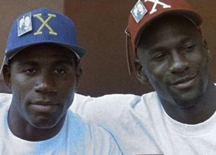 Magic Johnson and Michael Jordan reppin Malcolm X hats ahead of the premiere of “Malcolm X”✊
#NBATwitter