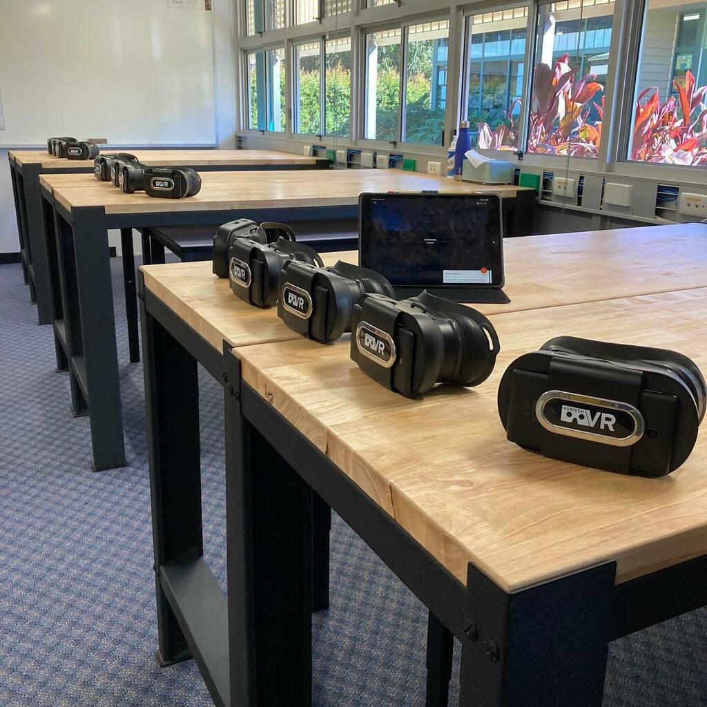 braindemic's tweet photo. Today year 5 are exploring space in VR! https://t.co/mEq5WcMKJF https://t.co/aFhduBVVXQ
