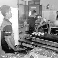 KEBUMENinLOVE's tweet photo. Warung Asli, merupakan warung makan yg berdiri Tahun 1921, Kutowinangun #Kebumen
Untuk sahabat TL yg melintas sila nikmati juawadah* bakar, salah satu andalan selain jenang, wajik,cucur.
*ketan
#kencot #madang https://t.co/ST1ZA8nzHB