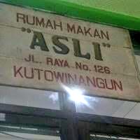 KEBUMENinLOVE's tweet photo. Warung Asli, merupakan warung makan yg berdiri Tahun 1921, Kutowinangun #Kebumen
Untuk sahabat TL yg melintas sila nikmati juawadah* bakar, salah satu andalan selain jenang, wajik,cucur.
*ketan
#kencot #madang https://t.co/ST1ZA8nzHB