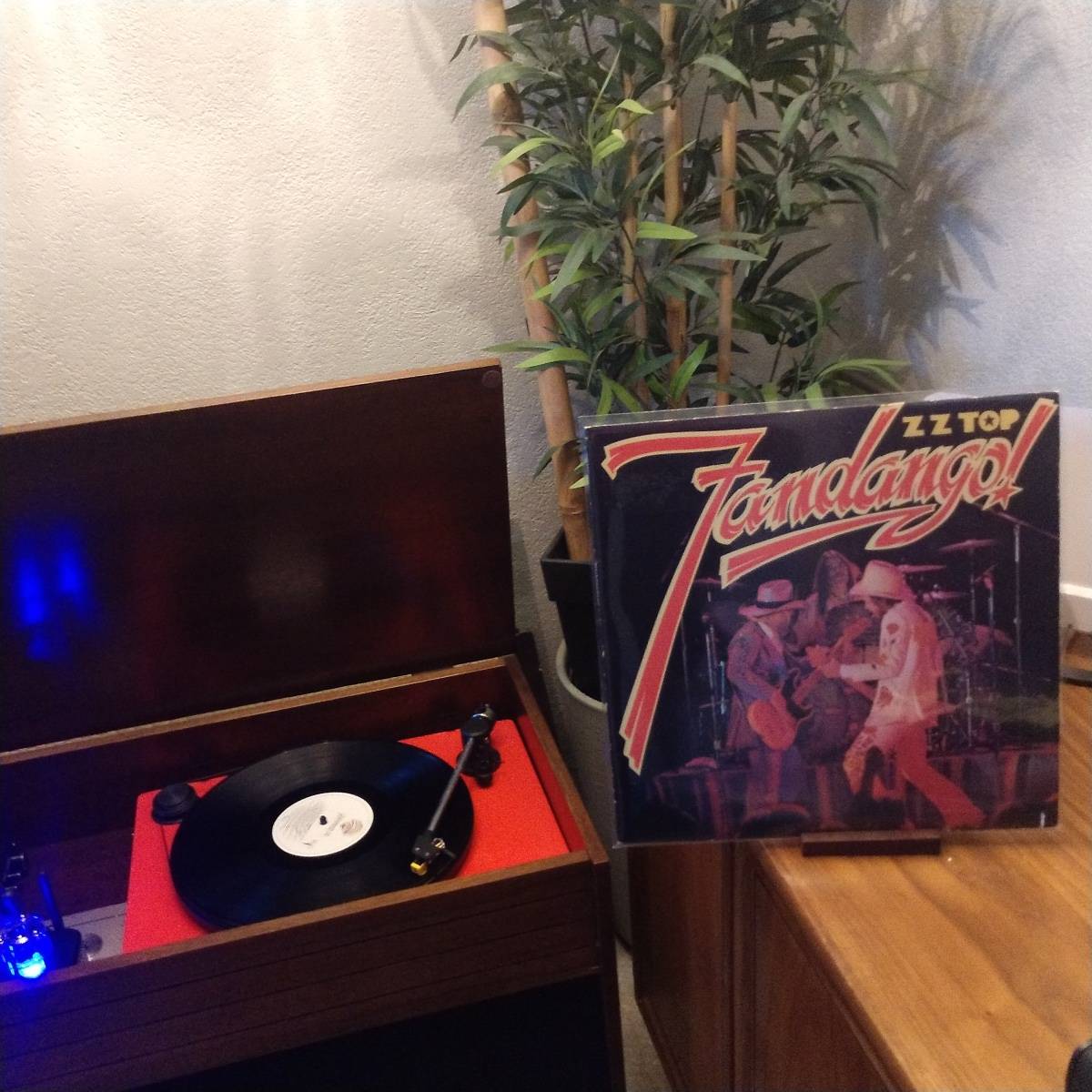 UpCycleAudio's tweet image. #NowPlaying 🎶I been bad, I been good
Dallas, Texas, Hollywooooooood🎶

Choose Vinyl at Cvrcbox.com

#records #music  #stereo  #vinyl #recordplayers #Turntables #ZZTop