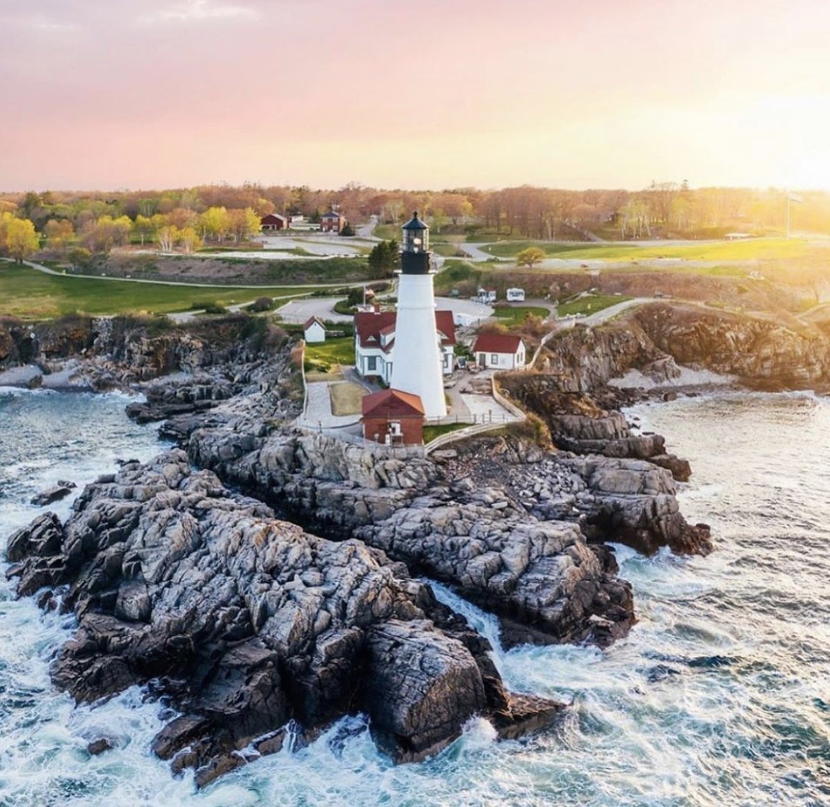 Maines_Best's tweet photo. Not sure there’s a better photography subject out there. ♥️🥰 (Shot by IG user: dawsoren) https://t.co/w9NYFHcdm8