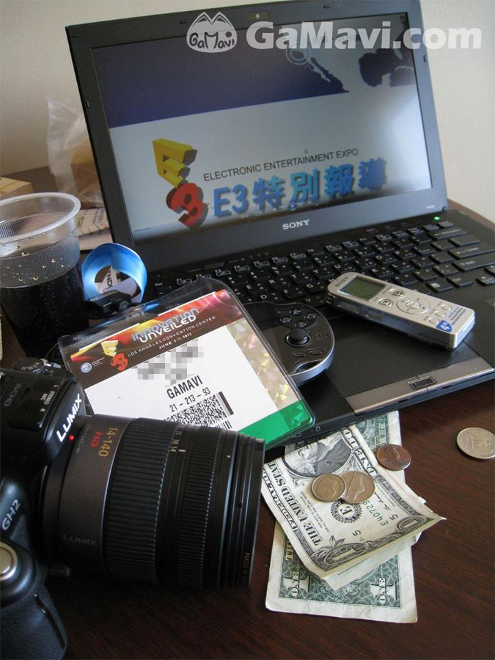 2058info's tweet image. 八年前的 6 月 9 日，（消瘦）的副站長摸西在洛杉磯 Convention Center 的 E3 展會場採訪《惡靈古堡6》的製作人小林裕幸、平林良昭和佐佐木榮一郎。
好快ㄛ～一眨眼就老了八歲T_T #E32012 #E3 #ResidentEvil #バイオハザード