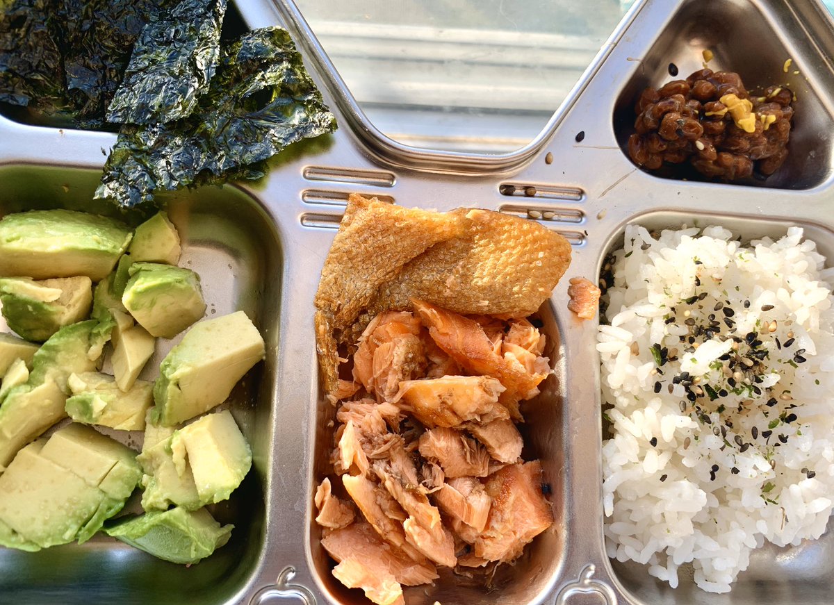 HopscotchMom's tweet photo. Easy DIY Poke Inspired Salmon Bowl! Perfect summery dinner ☀️https://t.co/EkdWlOLKTn https://t.co/A7GEf8oNFq