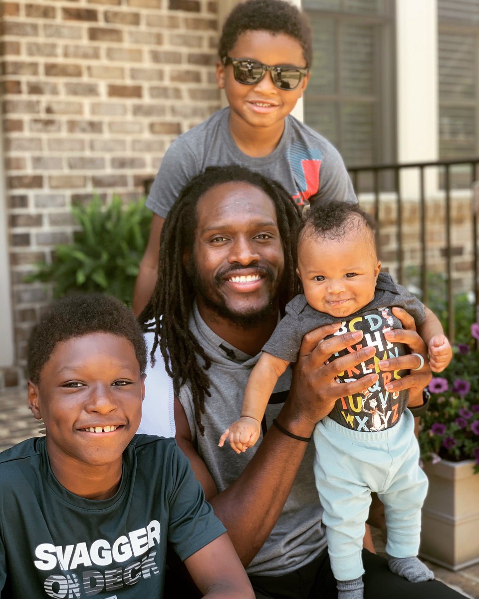 bynestime56's tweet photo. O U R  L I V E S  M A T T E R ✊🏾#BlackLivesMatter #BynesBoys #NextGenerationofMen https://t.co/XNC4fIFmai