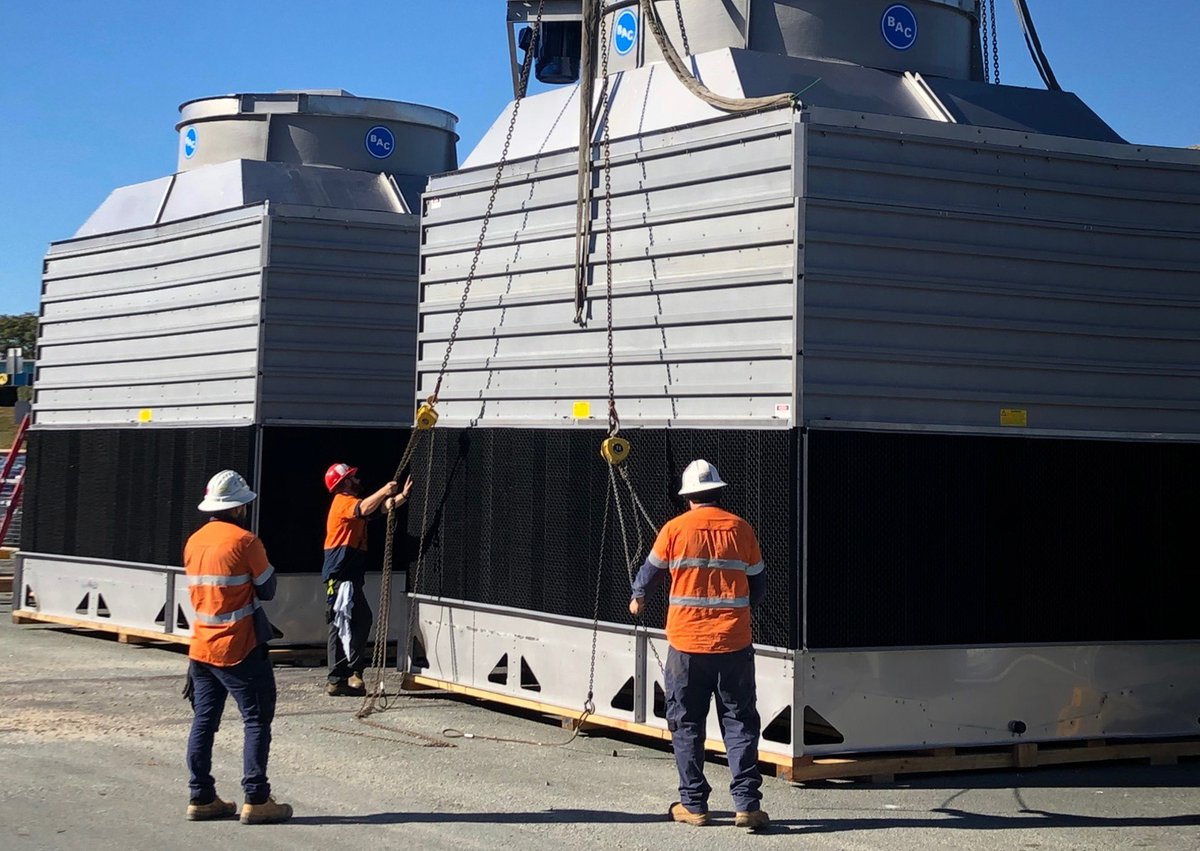 AGCoombsGroup's tweet photo. Great weekend’s work for the @AGCoombsGroup Projects team at Logan Hospital Qld involving a 350-tonne crane lift of 2 old and 4 new Cooling Towers. Great job by Carmar Rigging, Lindores Mobile Cranes and all involved. Another successful and #safe job. #BringingBuildingstoLife https://t.co/SFgsl6ymet