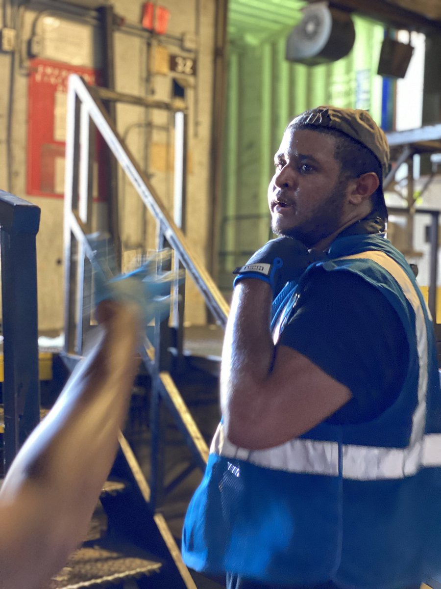 It’s getting hot in here, so the Twilight Wellness and Safety Co-chairs, Ana Guarado and Brenda Fuller for the Dallas Hub Division, pass out DYI cooling towels to keep the our guys cool 😎 <a href="/lathearon/">Thero Reed</a> <a href="/roesler_v/">KyleVRoesler</a> <a href="/RedRiverUPSers/">Red River UPSers</a>