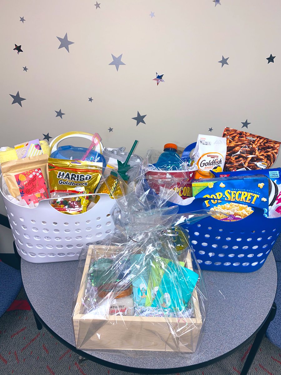 Maya_Prather's tweet image. Incredibly proud to be driving culture and engagement at my store #0793 🎯❤️ There’s nothing better than a #YouMakeTarget raffle basket ! #Target  #Worksomewhereyoulove