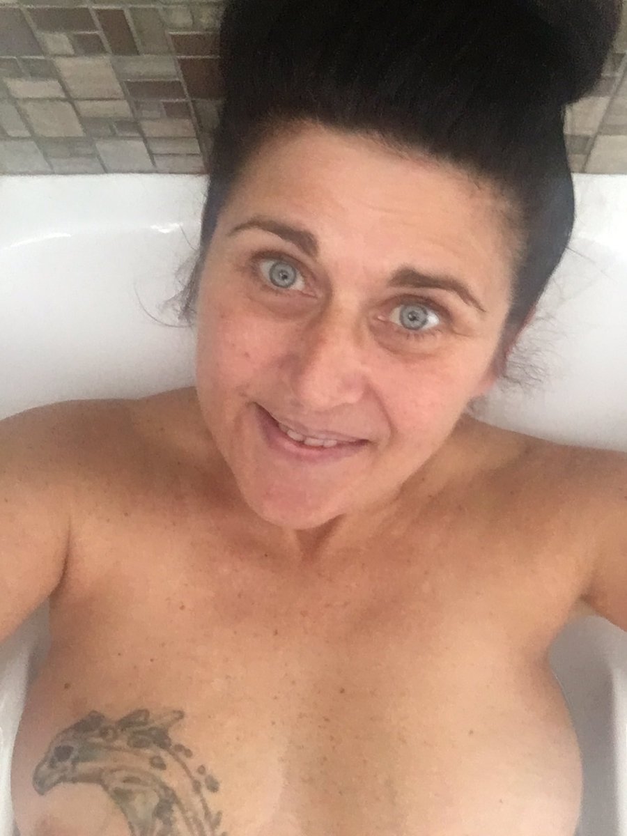 alotofgoodness's tweet photo. I’m #WHITE and @proud of #MySkinColor #Justice needs to be served for #ALLRACES #includingMINE #TITSUP https://t.co/cPgt6lEhvy