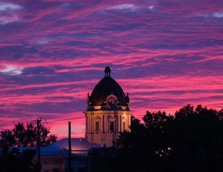 Sunset over Tupelo

#SouthernBeauty