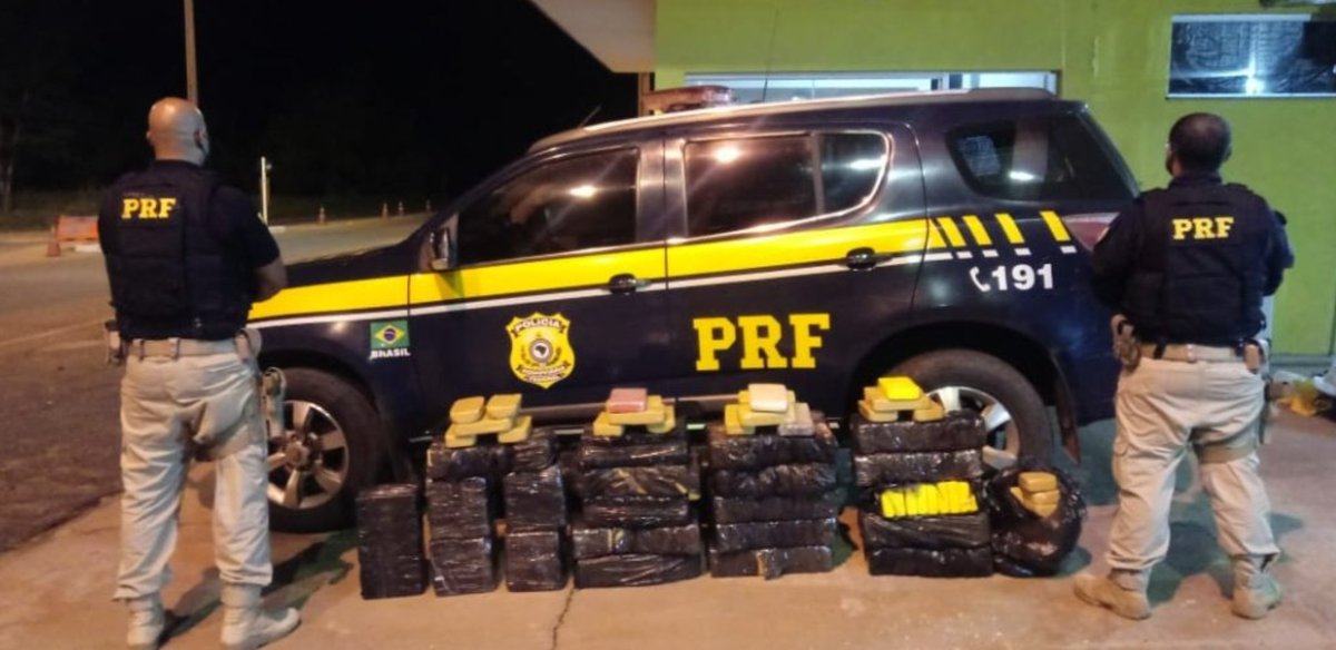 Aggio_Oficial's tweet photo. Parabéns aos colegas da @PRFBrasil que atuaram para tirar de circulação 2.253kg de maconha em MG e 247kg de cocaína no MS no início desta noite.
#PadrãoPRF https://t.co/baseidRKX5