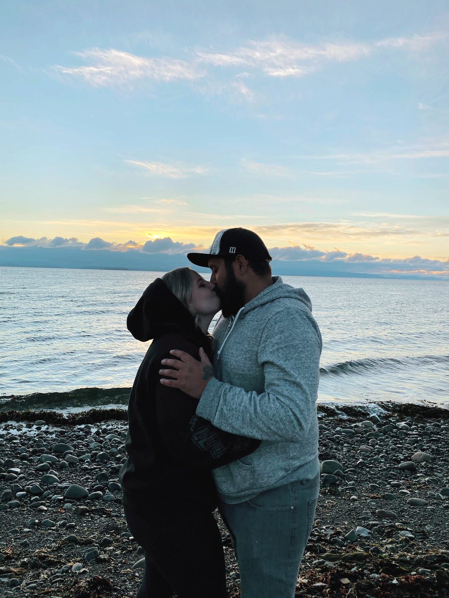 megaandaanielle's tweet photo. I wanna see every sunrise with you 💕 https://t.co/GGSTQbjiuE