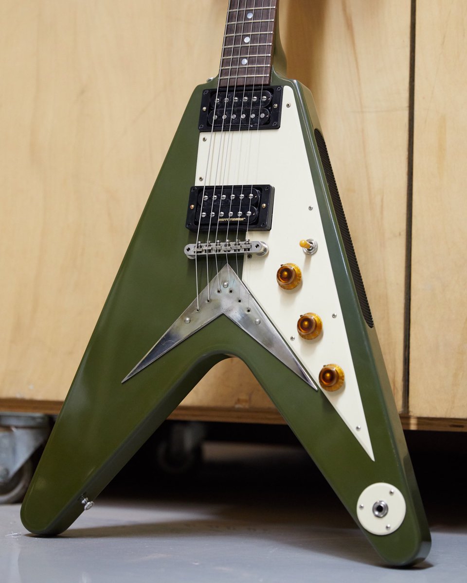 Gibson Custom Shop Pa Twitter Make Everyone Green With Envy With This Flying V Gibson Gibsoncustom