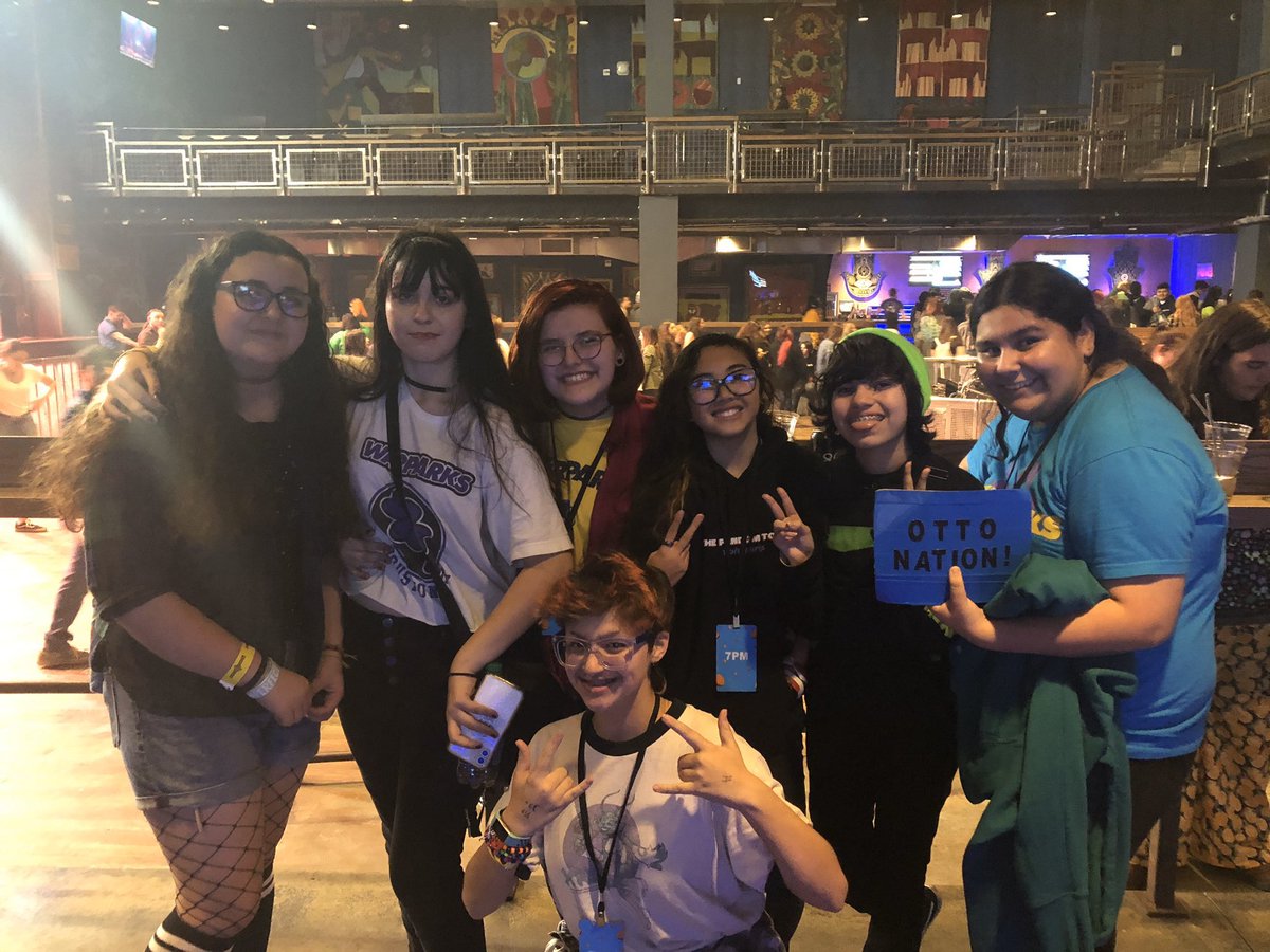 apparently it’s best friends day ¿ idk but i do b missin my friends v much doe <//3 also wOw old pictures we need new ones:((