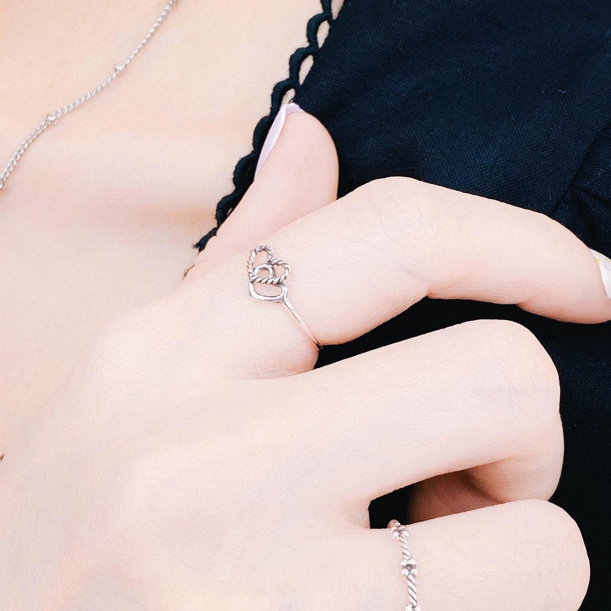 🖤 실버925 하트피스 반지💜

シルバー925ハートピースリング💜

Silver925 Heart Peace Ring💜

🇰🇷/KRW👉🏻 bit.ly/30o5gUU
🌐/USD👉🏻 bit.ly/37jZDZp
🇯🇵/JPY👉🏻 bit.ly/2YdFYGl