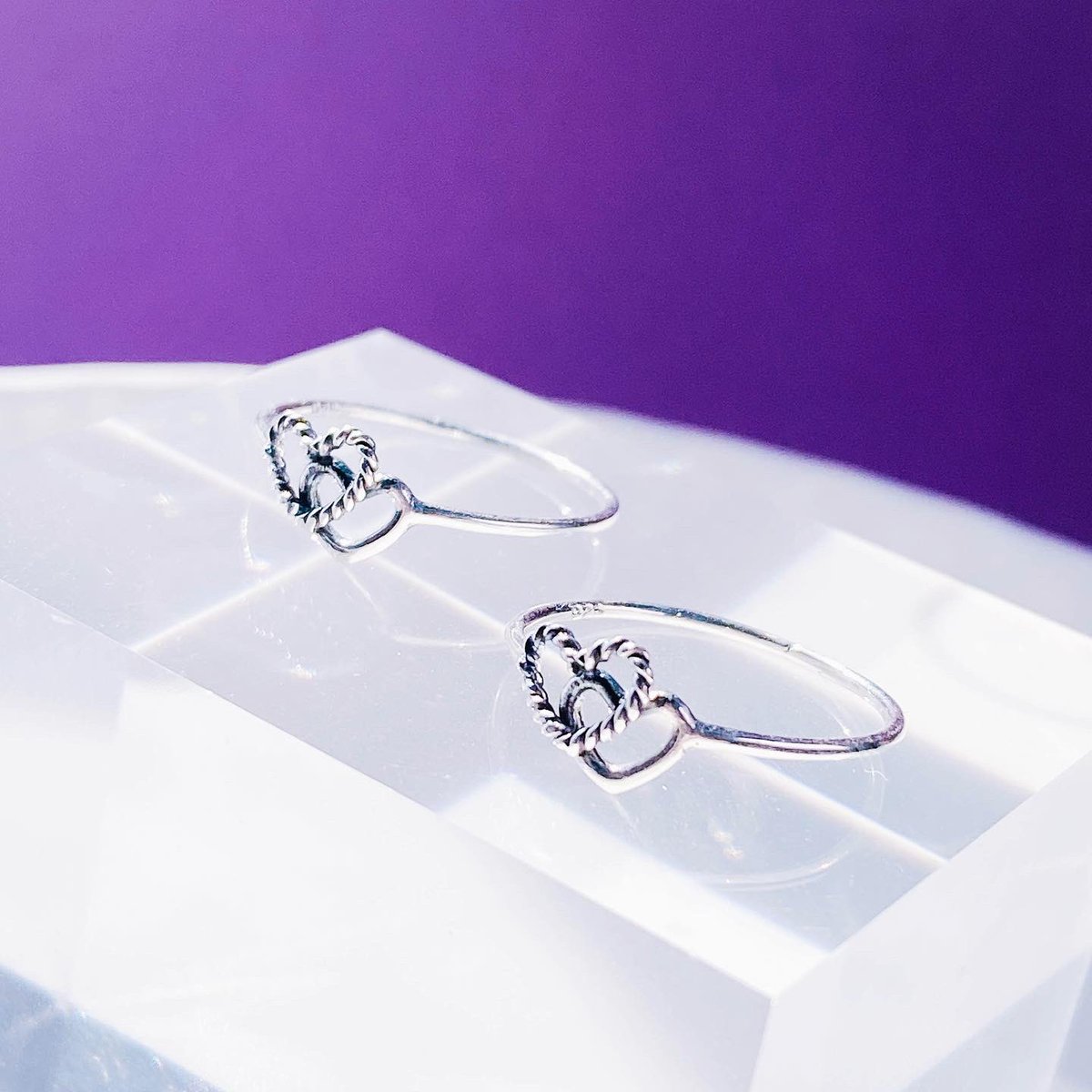 blackmind_daily's tweet photo. 🖤 실버925 하트피스 반지💜

シルバー925ハートピースリング💜

Silver925 Heart Peace Ring💜

🇰🇷/KRW👉🏻 https://t.co/JKnrEqWiN0
🌐/USD👉🏻 https://t.co/sT6Ag7dnuU
🇯🇵/JPY👉🏻 https://t.co/UobMQtWRt4 https://t.co/KUbYJlznbu