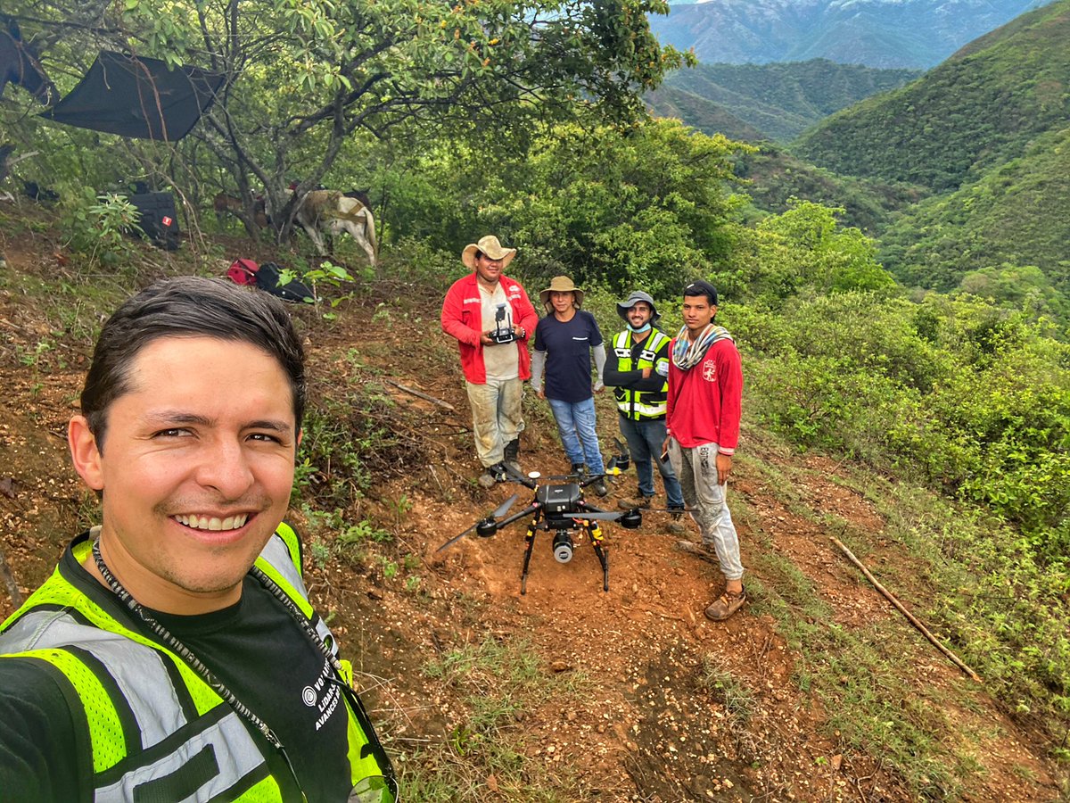Volartech_Col's tweet photo. En este punto de nuestra travesía, ya teníamos a Jhovany con control en mano. #hidroeléctrica #LiDAR #dronestagram #UAV https://t.co/4kdchzoIje