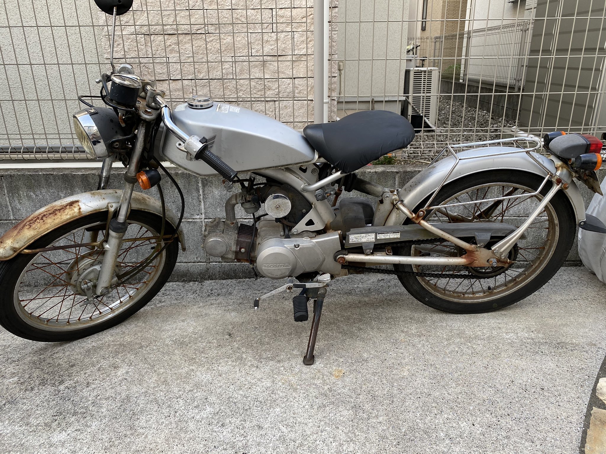 雅 我が愛車10年以上の付き合いのホンダsolo ハンドル変えカフェレーサースタイルにカスタムしていこうと思います ヤレ感出して旧車っぽく 笑 ホンダsolo ホンダsoloカスタム 雅 我が愛車10年以上の付き合いのホンダsolo ハンドル変えカフェレーサースタイルにカスタムしていこうと思います ヤレ感出して旧車っぽく 笑 ホンダsolo ホンダsoloカスタム