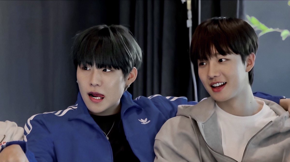 pwjfilm's tweet photo. Woojinnie’s comfort zone is Lim Youngmin. I can’t stop thinking about this fact.

#박우진 #PARKWOOJIN #WOOJIN #임영민 #YOUNGMIN #AB6IX #에이비식스 https://t.co/RqYrft1o8R