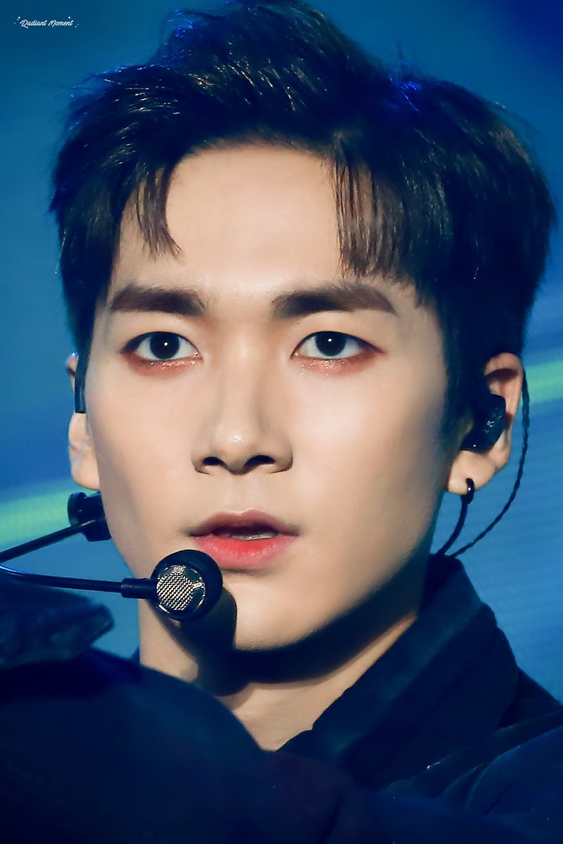 RADIANT_ARON's tweet photo. 191124 보고싶다 무대 위 아론이ㅠ #아론 #ARON #NUEST #뉴이스트 https://t.co/LJ5BD4oGxd