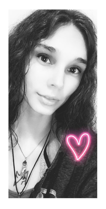 Ruya 🦇 - 3 pic. Selfies!! I did my hair today after my shaoer but it looks like hell 🙃 https://t.co/QNvBoJShiC