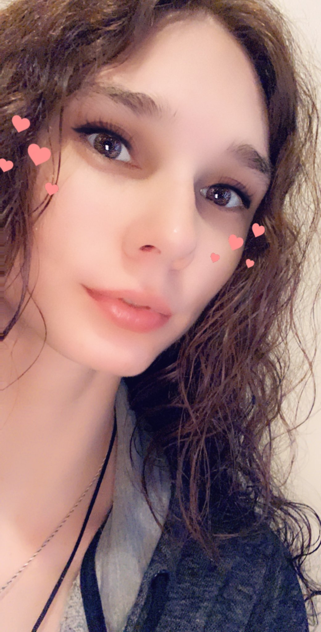 2 pic. Selfies!! I did my hair today after my shaoer but it looks like hell 🙃 https://t.co/QNvBoJShiC