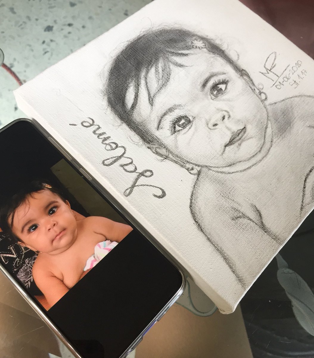 rebecabarrosp's tweet photo. Empecé mi emprendimiento de retratos a lápiz y a color, un arte que descubrí que podía hacerlo en cuarentena y decidí emprenderlo🙌🏼❤️ @MarioGiraldoR https://t.co/uJdzy6dOCY