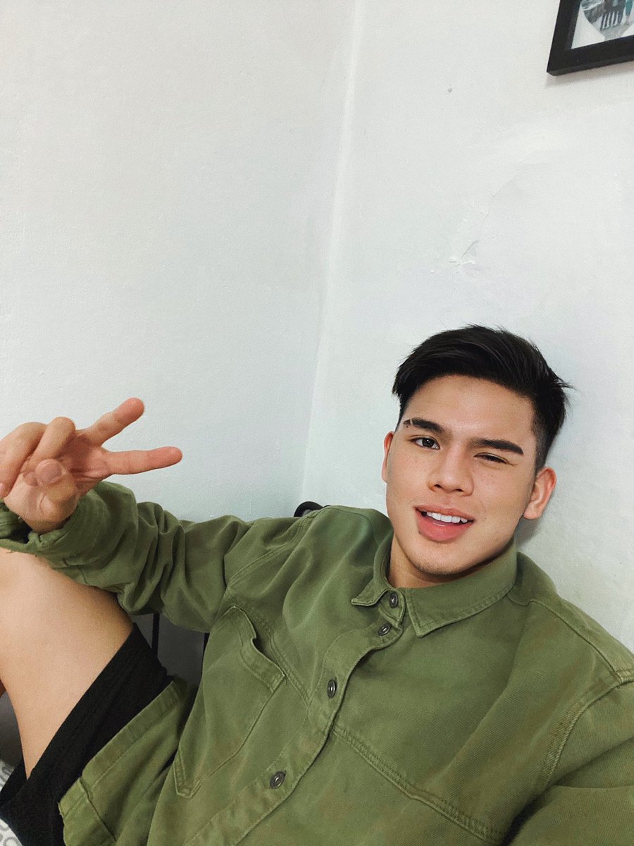 primekatzen's tweet image. And after all, you’re my wonderwall...