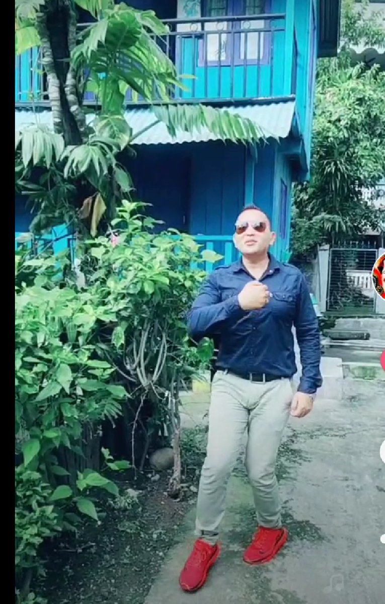 अबसर को येस घडिमा  सबै पाटी ले येक अर्का लाई गाली गर्नु भन्दा आब कसरी देस्लाइ बिकास गर्न सकिन्छ  सोच्ने हो ला येस्को पालामा बिकास भो भने जनता सबै उसैका गलत नया तरिका ले बिकास गर्ने सुबिधा दिने (तेस्लाइ नेता भनिन्छ अरुलाइ काली गर्दैन काम गर्छ)
