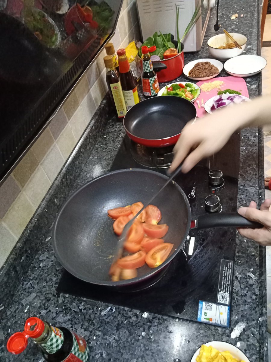 badycheng's tweet photo. 唯有美食和爱人不可辜负。
美食我有，我的那个他一定不会让我等太久! https://t.co/GhdxBw4XxA