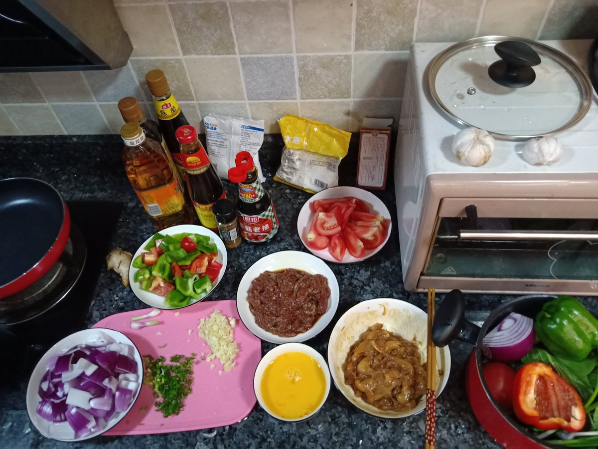 badycheng's tweet photo. 唯有美食和爱人不可辜负。
美食我有，我的那个他一定不会让我等太久! https://t.co/GhdxBw4XxA