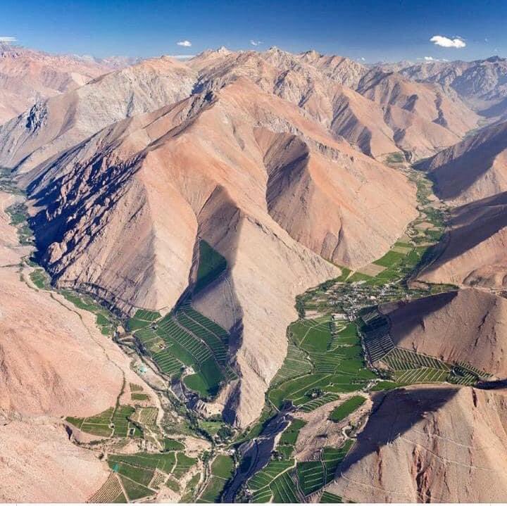 ¿Hermoso, no?

El Valle del Elqui desde Paihuano. A la derecha Alcohuaz y a la izquierda Cochihuaz. 

Los valles transversales de Atacama y Coquimbo son mágicos.