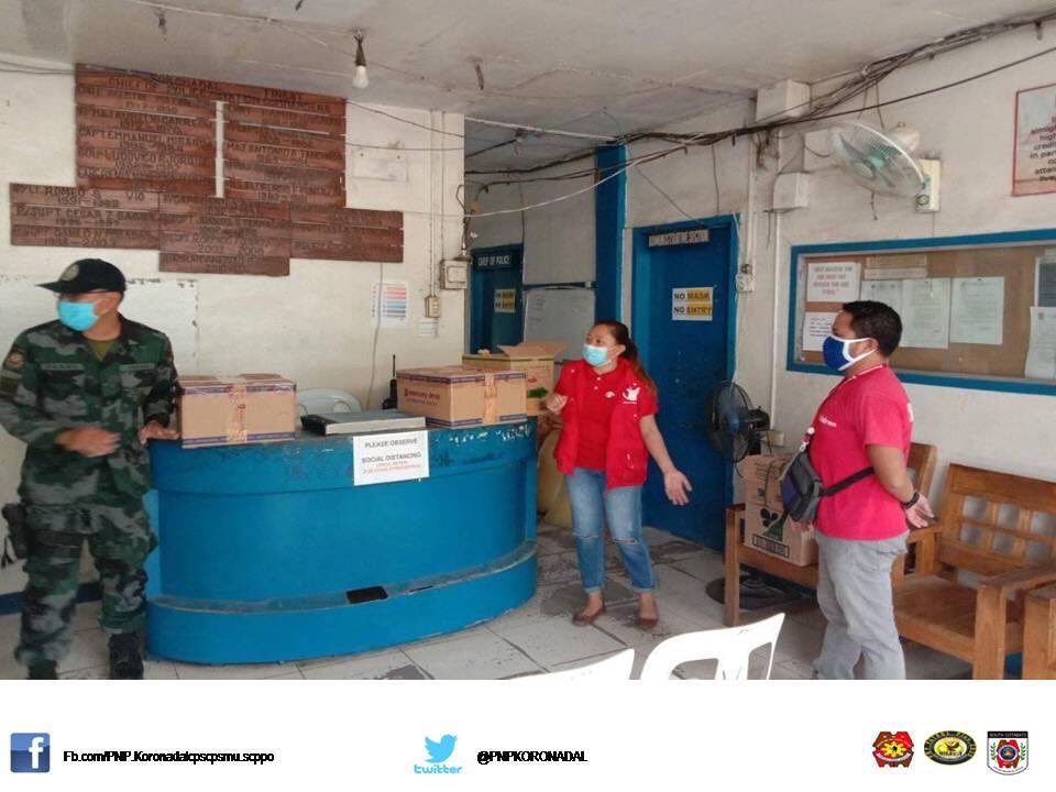 PNPKORONADAL's tweet photo. Through the efforts of “Task Force Bulig” Koronadal City Police Station received donations coming from our Advisory Councils,business establishments and individuals who are willing to share their blessings during COVID-19 pandemic.
Thank you😊
#PNPPATROLPlan2030
#PNPKakampiMo https://t.co/bxKJ4s0bKL